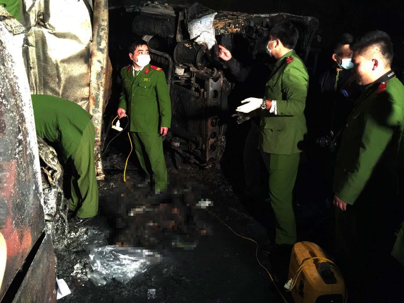 Xe bon dam xe khach anh 8