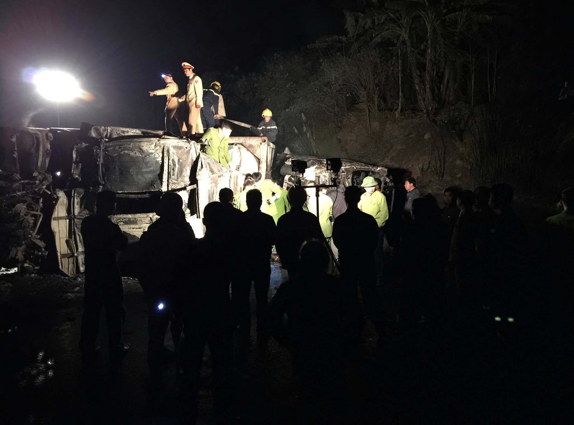 Xe bon dam xe khach anh 7