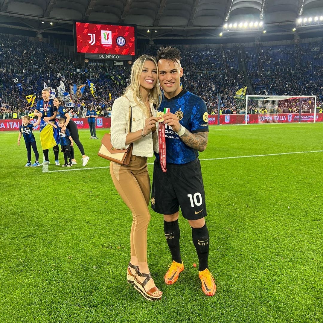 Ve dep nong bong cua ban gai Lautaro Martinez anh 5