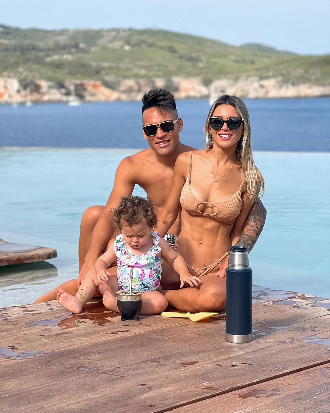 Ve dep nong bong cua ban gai Lautaro Martinez anh 7