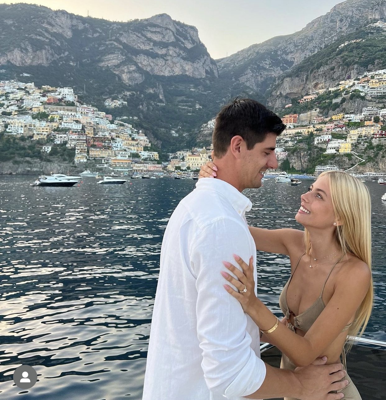 Ban gai cua Thibaut Courtois anh 9