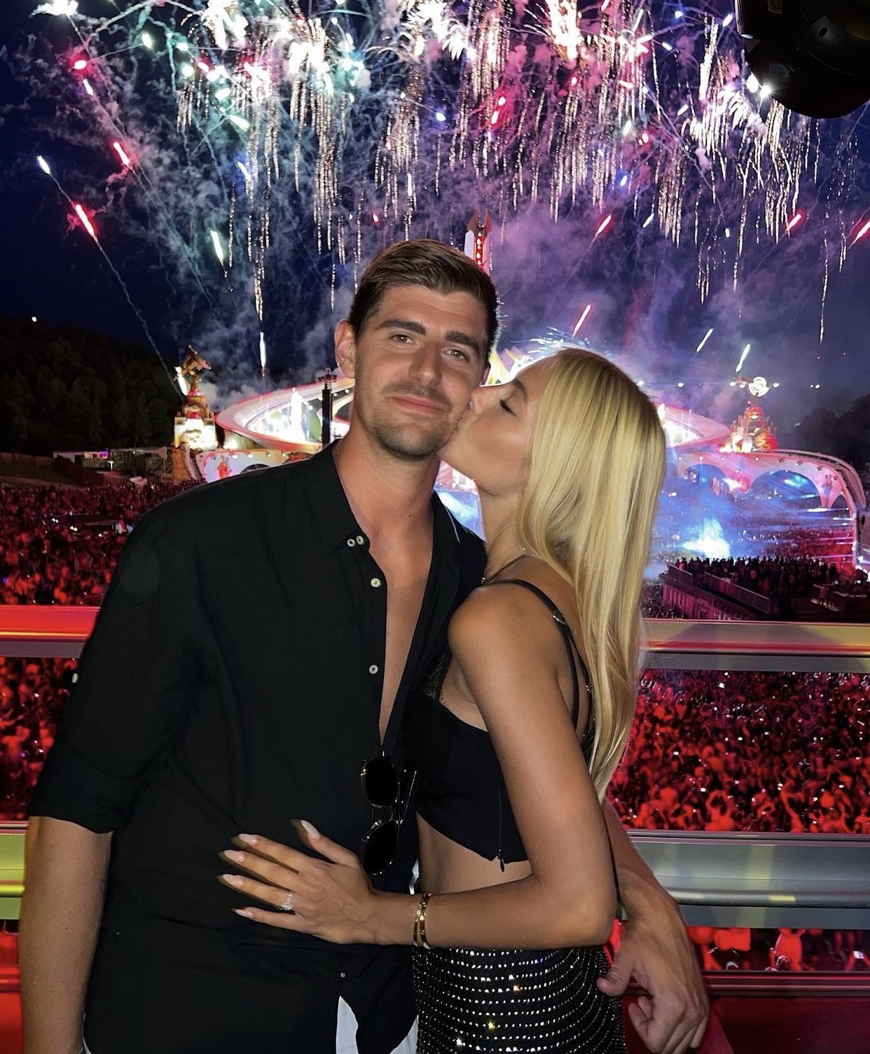 Ban gai cua Thibaut Courtois anh 7