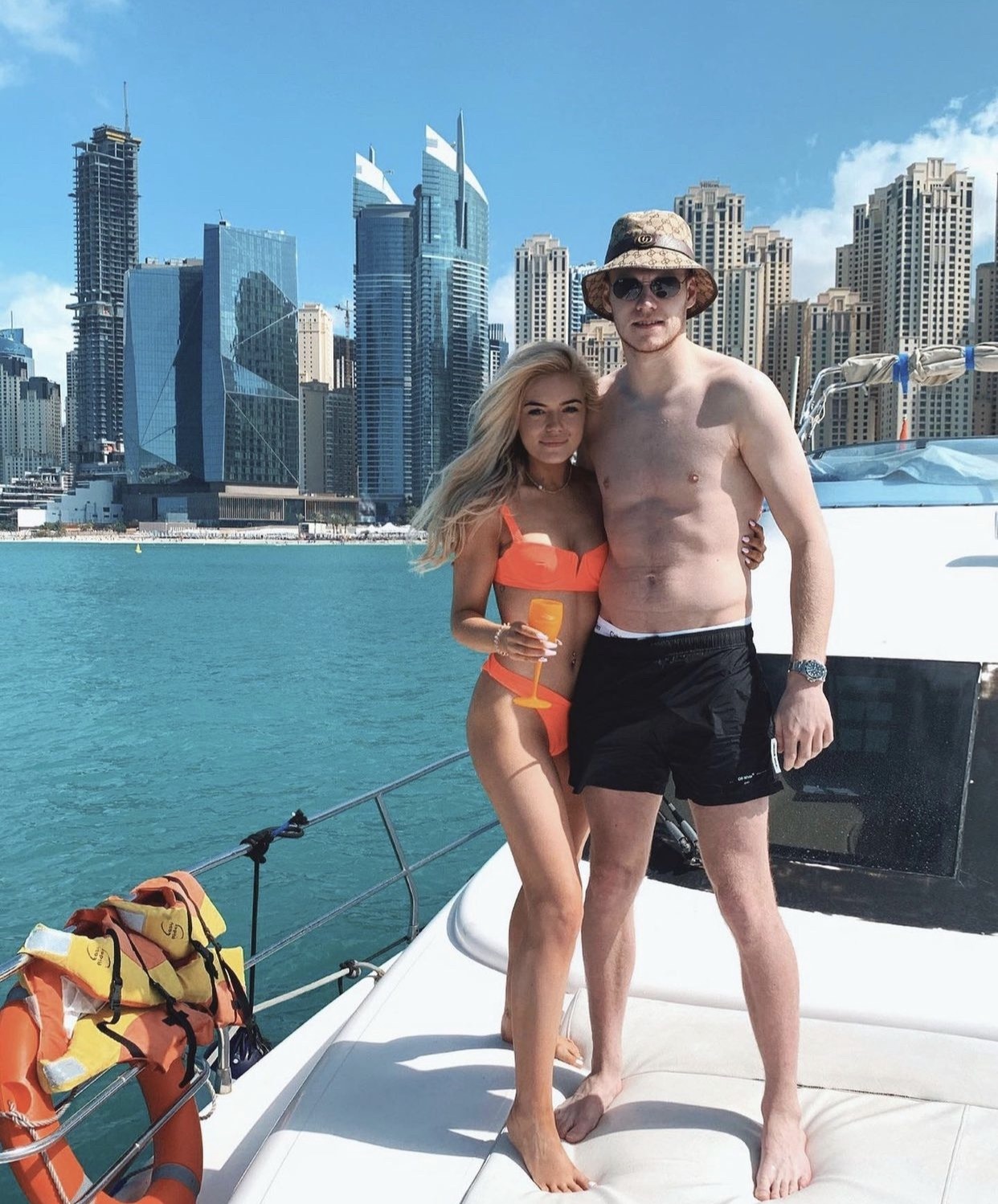 Ban gai  Aaron Ramsdale anh 6