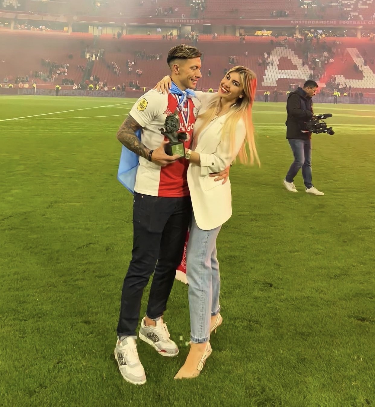 Ban gai Lisandro Martinez anh 6