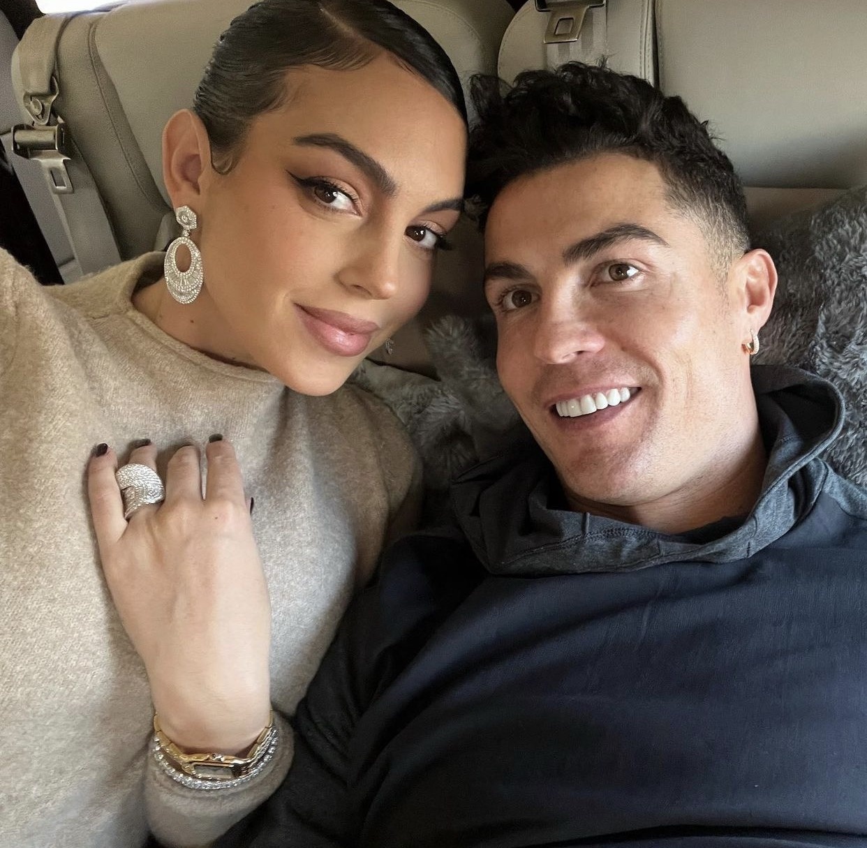 Ban gai Liverpool va MU anh 1