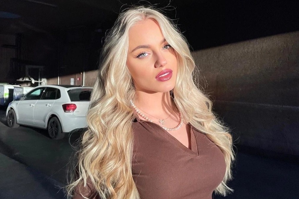 Nu tien dao dep nhat the gioi than tuong Ronaldo hinh anh