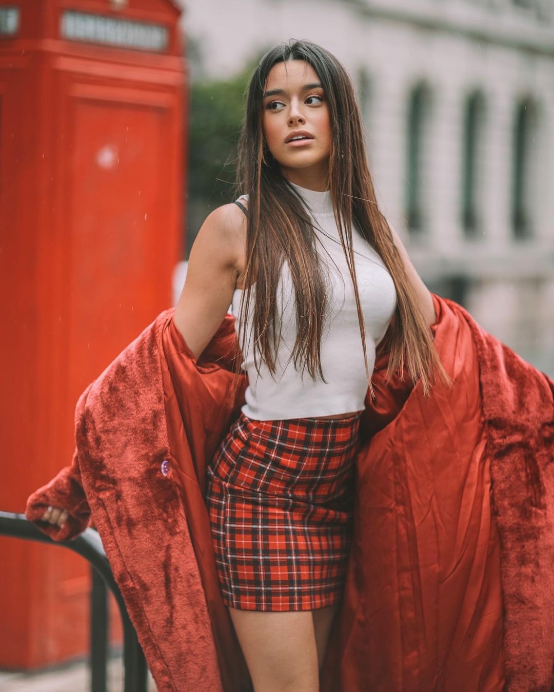 Ban gai Reguilon anh 6