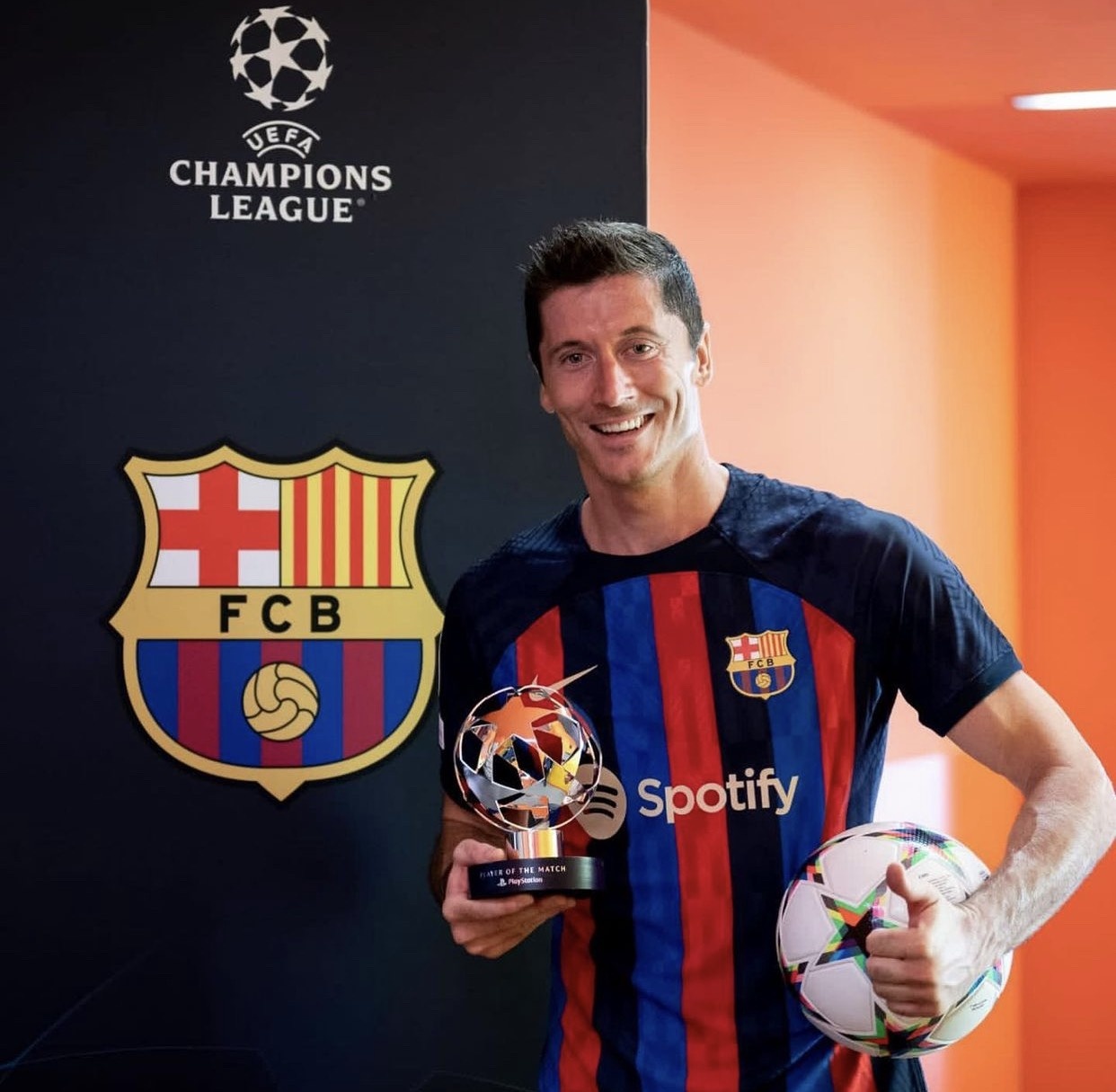 Vo Robert Lewandowski anh 1