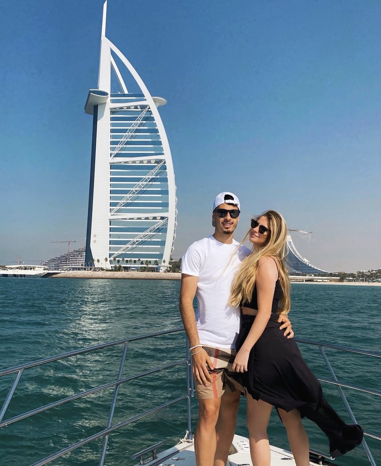 Ban gai Gabriel Martinelli anh 4