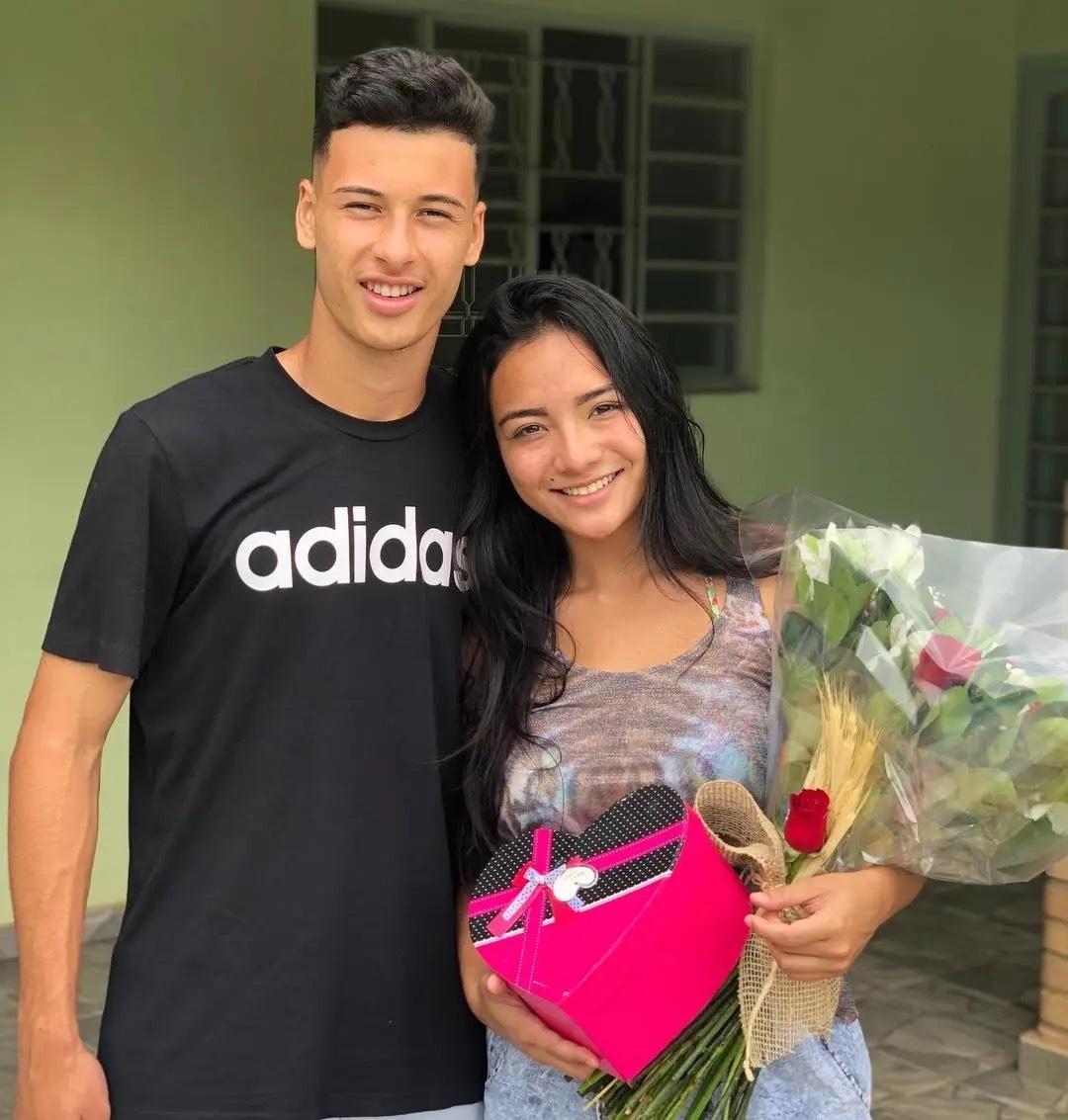 Ban gai Gabriel Martinelli anh 3