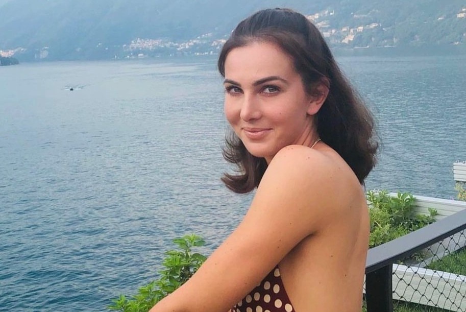 My nhan dua ngua ben Muller 15 nam hinh anh