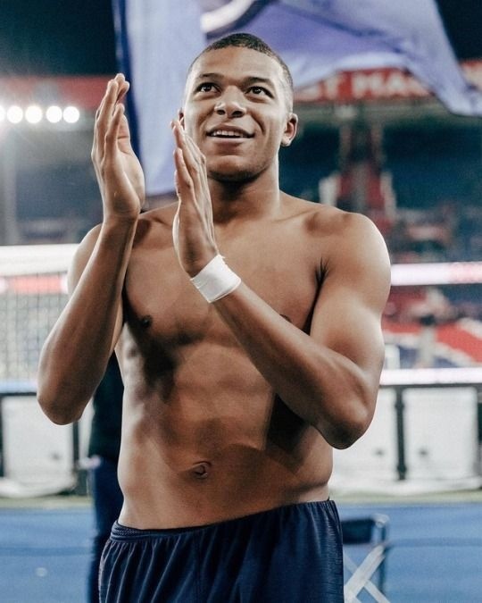 Che do an Mbappe anh 1