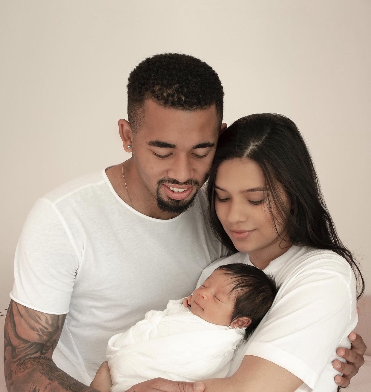 Ban gai Gabriel Jesus anh 4