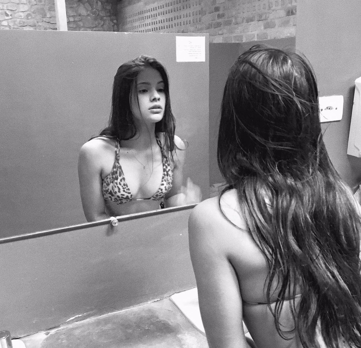 Ban gai Gabriel Jesus anh 6