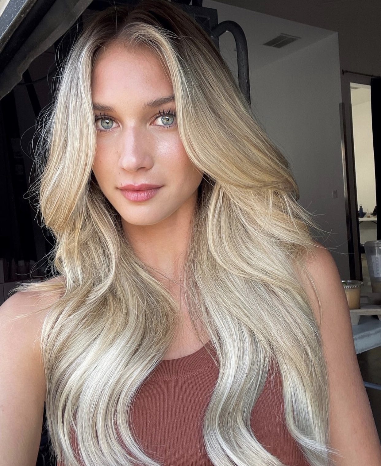 Ban gai Eric Dier anh 5