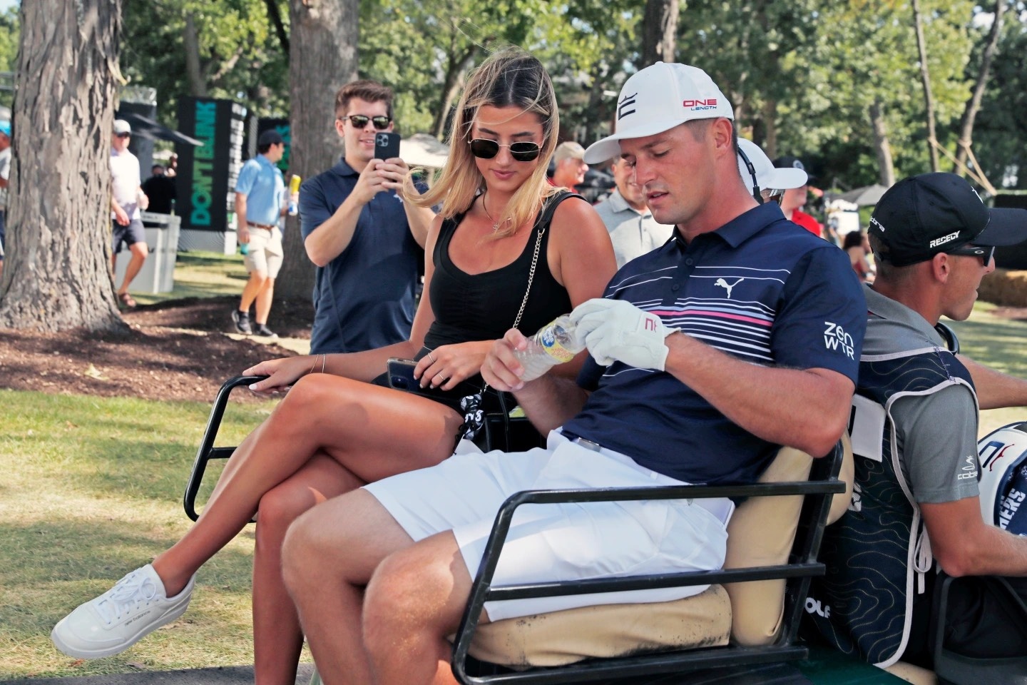Ban gai  Bryson DeChambeau anh 2