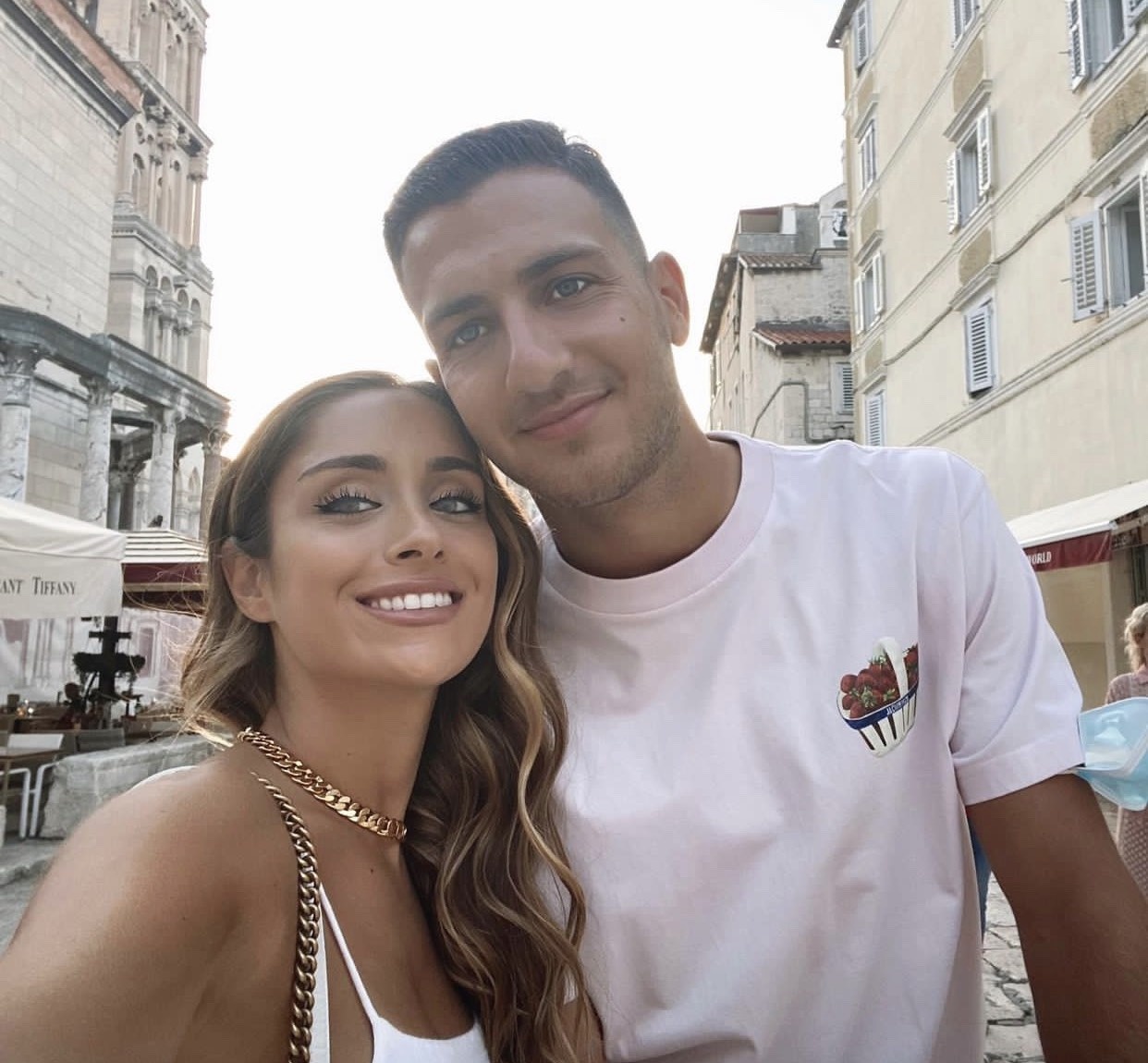 Ban gai Diogo Dalot anh 2