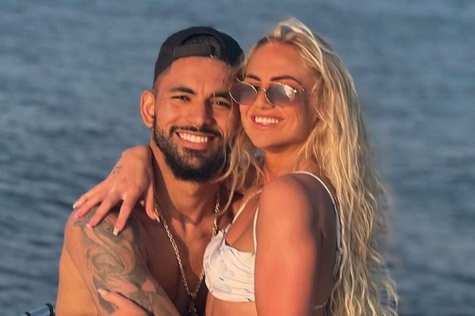 Chuyen tinh cap doi cung doi Aston Villa hinh anh