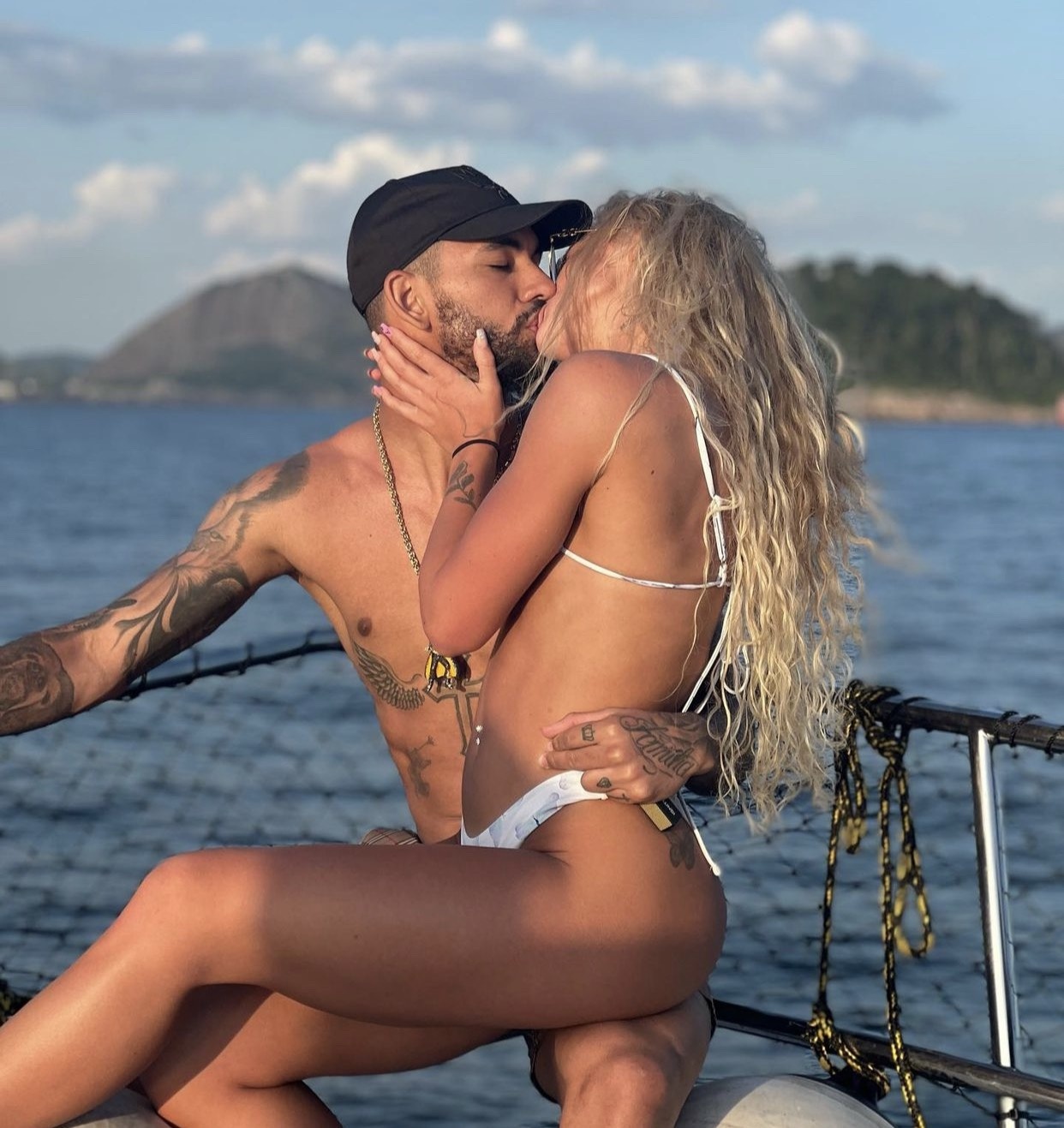 Ban gai Douglas Luiz anh 2