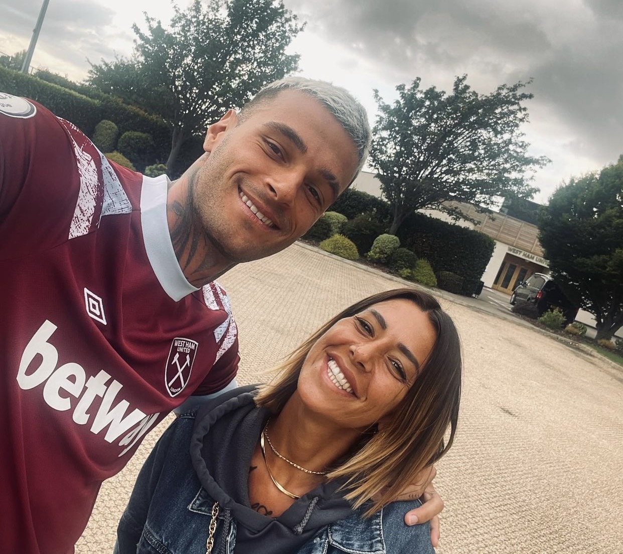 Chi gai Gianluca Scamacca anh 2