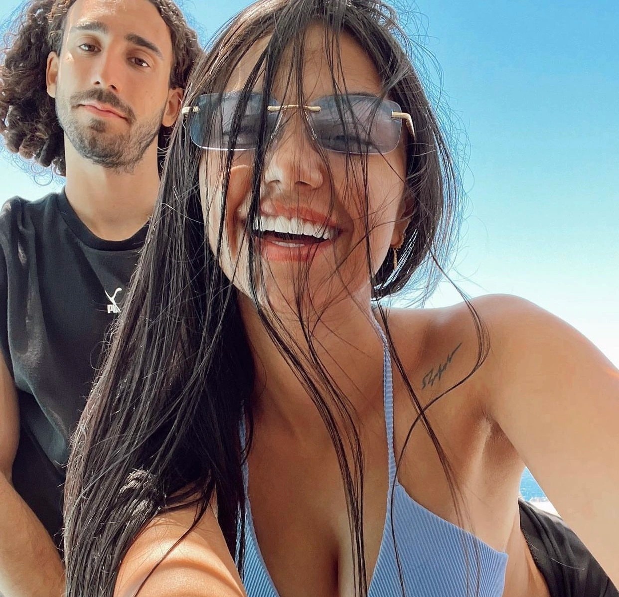 Gia dinh Cucurella cho don thanh vien moi hinh anh