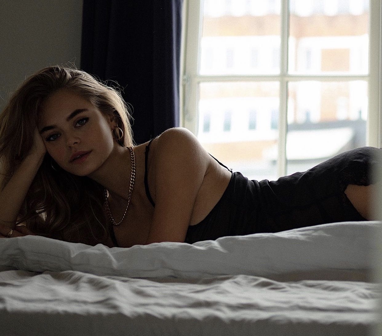 Ban gai Jonas Wind anh 3