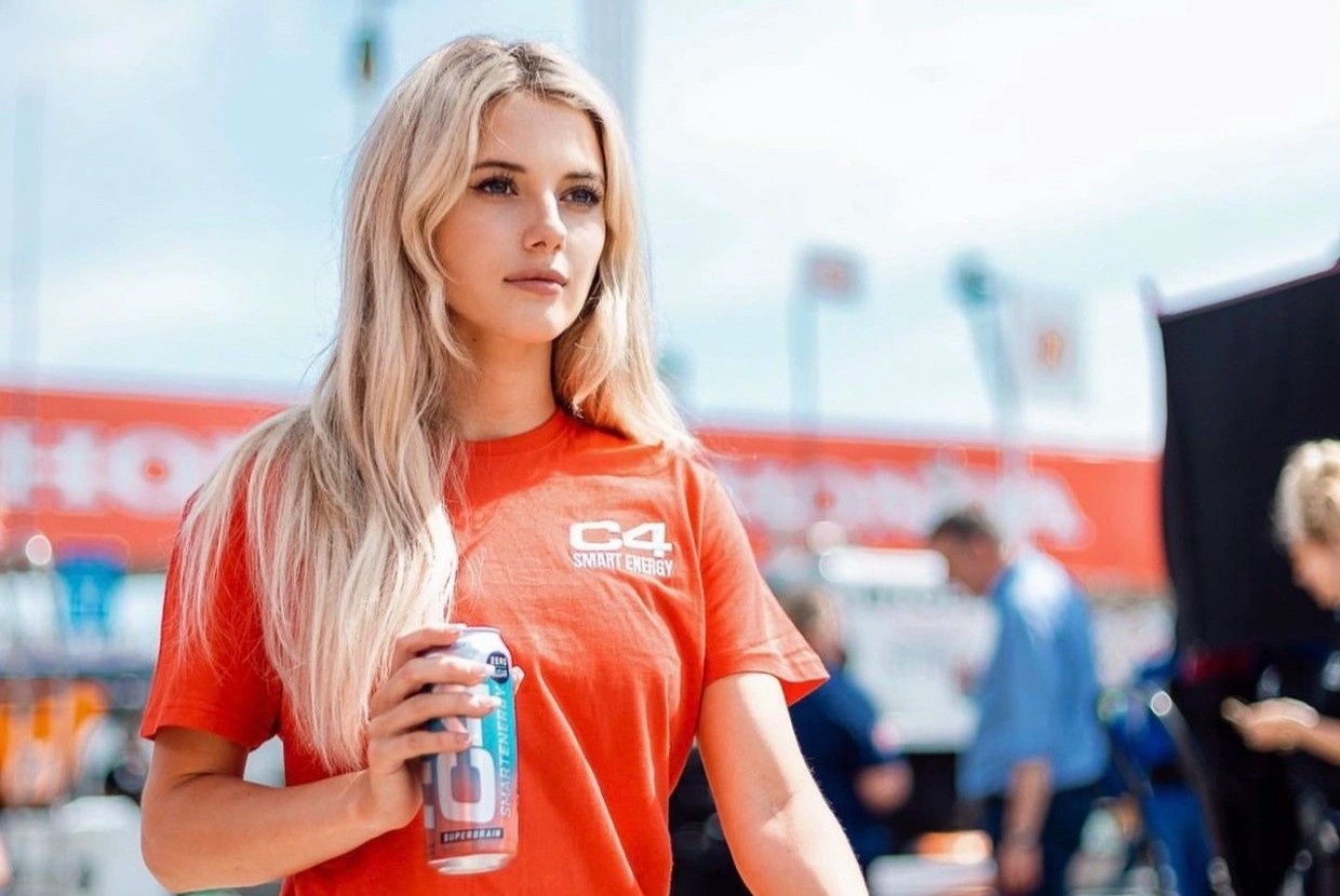 Chan dung nu tay dua Lindsay Brewer hinh anh