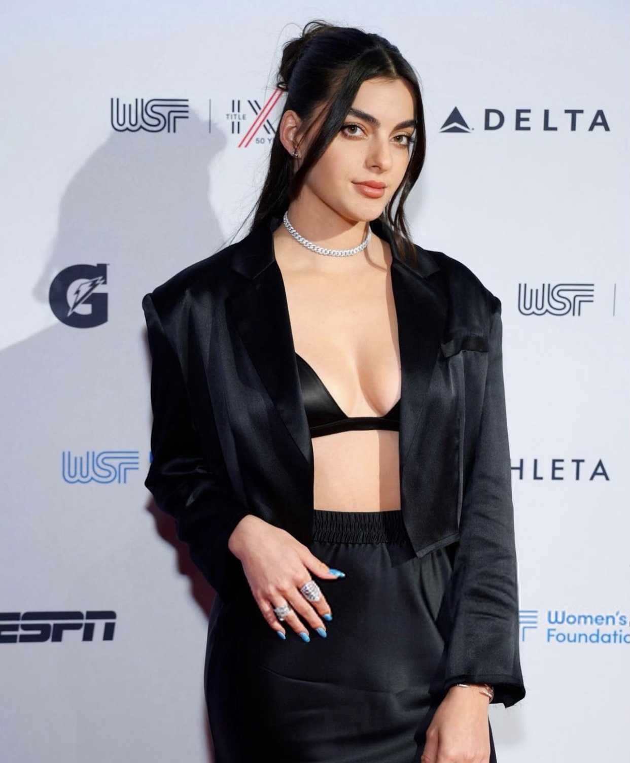 Nu tay dua Toni Breidinger anh 6