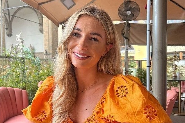 Chan dung ban gai noi tieng cua Jarrod Bowen hinh anh