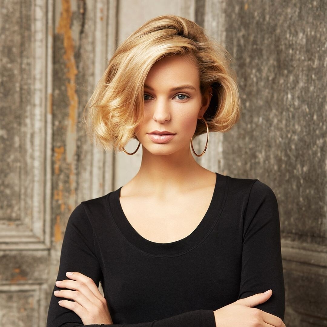 Ban gai Loris Karius anh 7