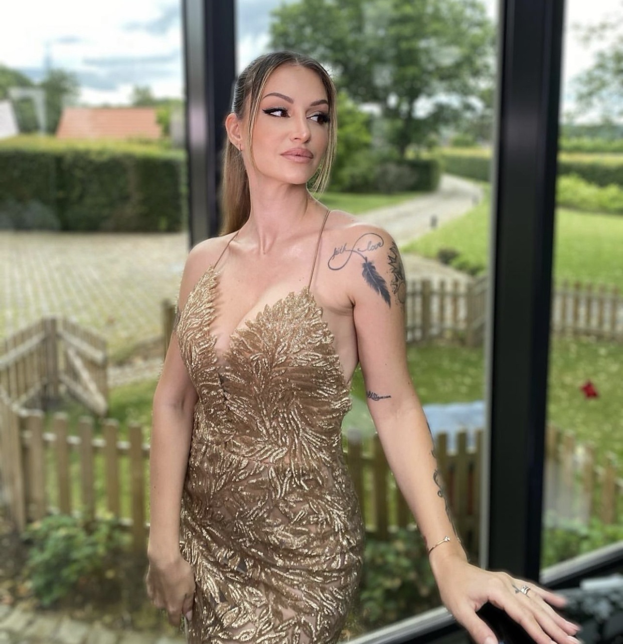 Chan dung vo Axel Witsel anh 5