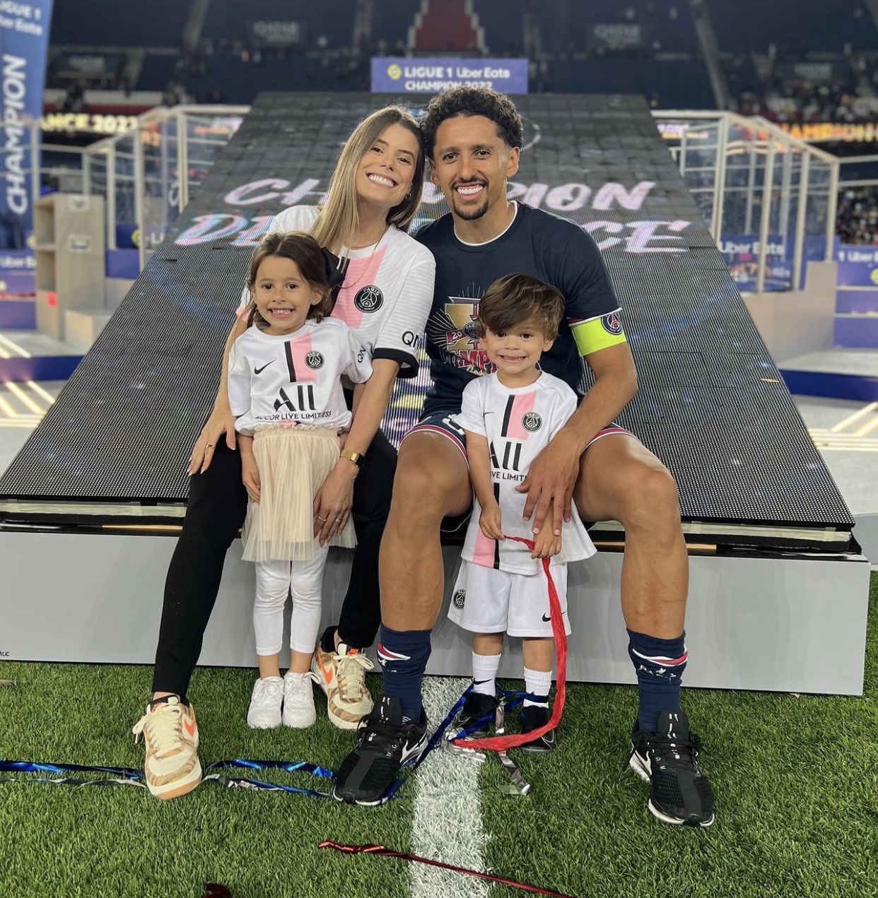 Chan dung vo Marquinhos anh 4