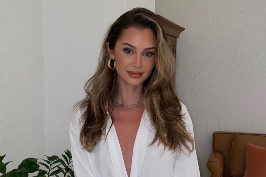 Chan dung ban gai James Maddison hinh anh