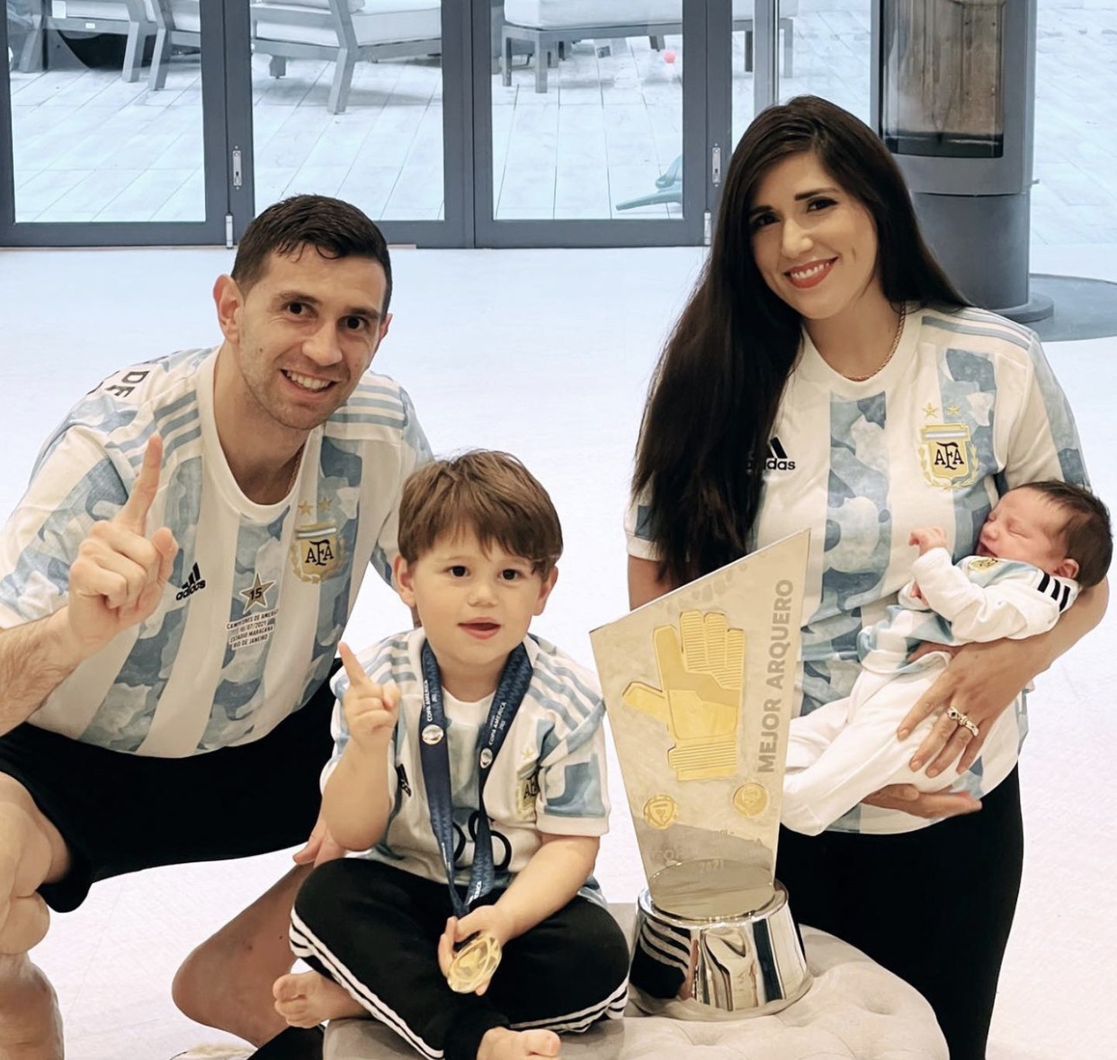 Vo Emiliano Martinez anh 8