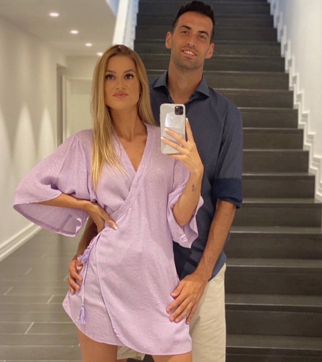 Ban gai Sergio Busquets anh 1