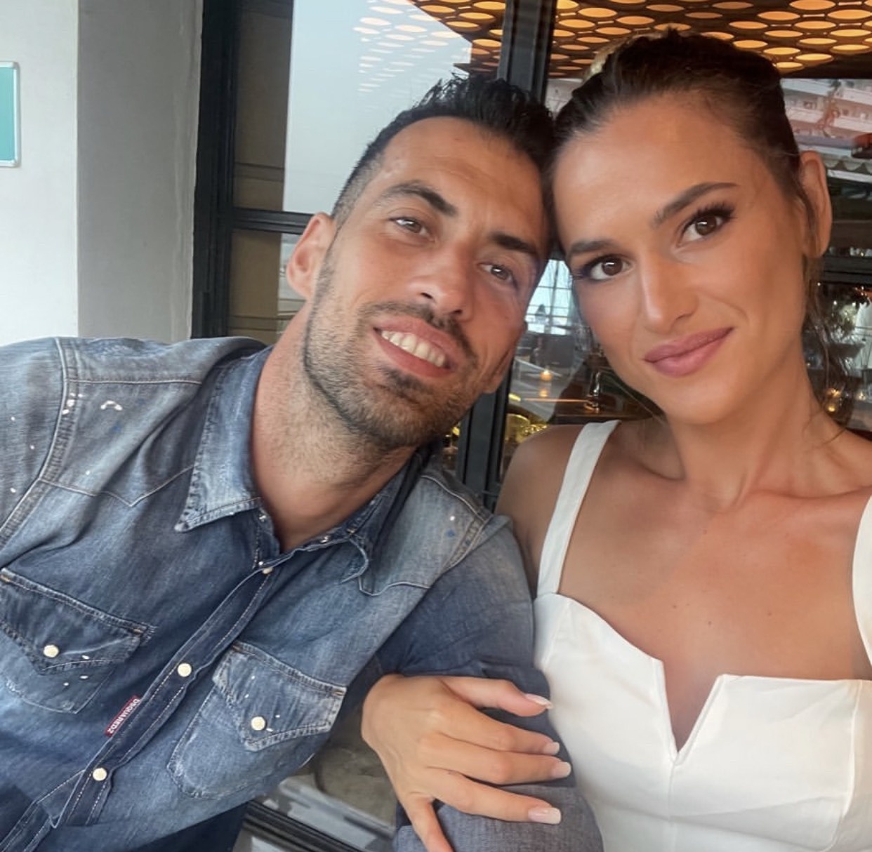 Ban gai Sergio Busquets anh 2