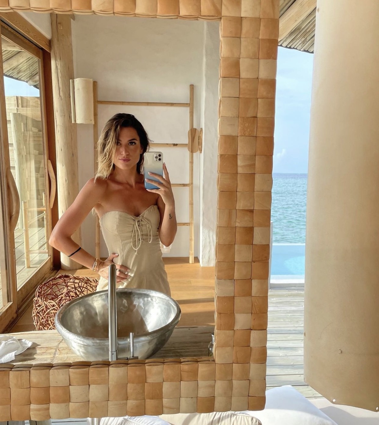 Ban gai Sergio Busquets anh 8