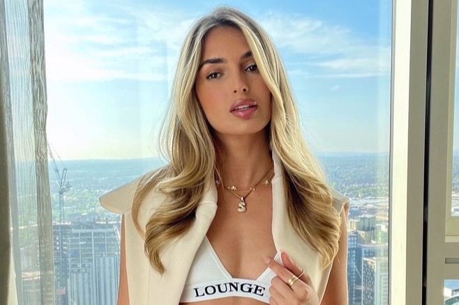 Do sac voc dan WAGs tuyen Anh - Phap hinh anh