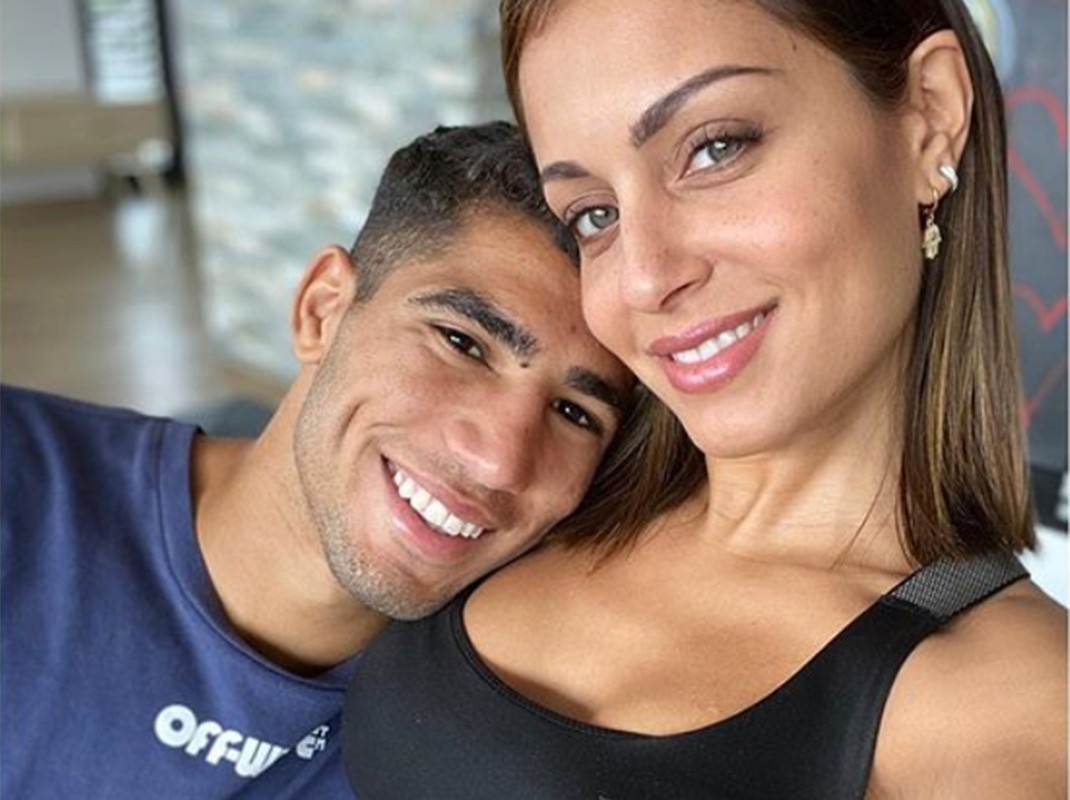 Chan dung co vo hon 12 tuoi cua Hakimi hinh anh