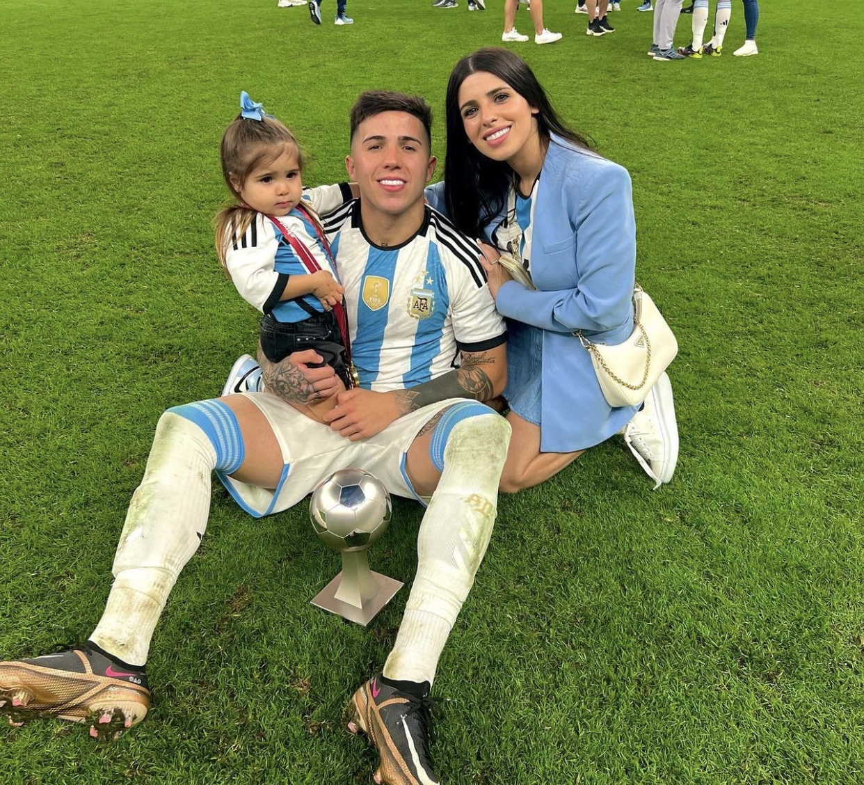 Ban gai Enzo Fernandez anh 3