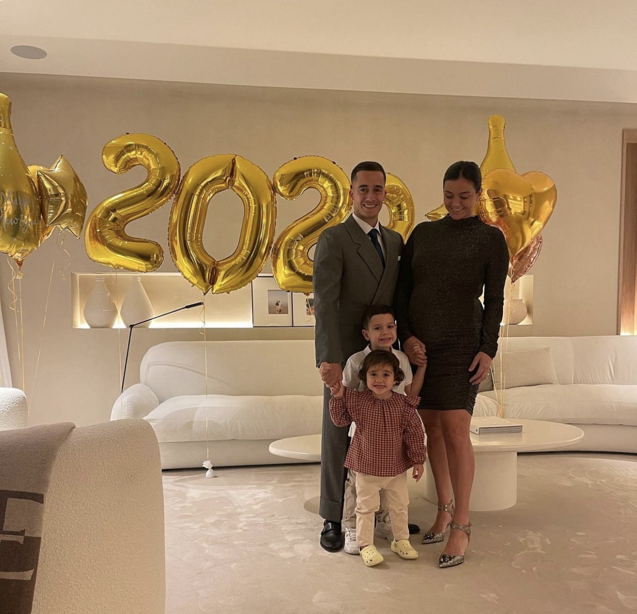 Chan dung vo Lucas Vazquez anh 2