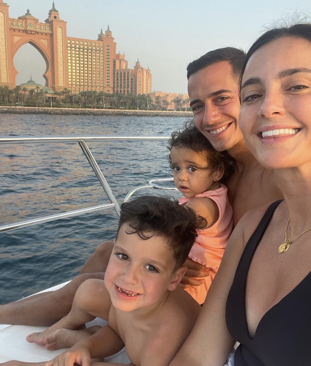 Chan dung vo Lucas Vazquez anh 7