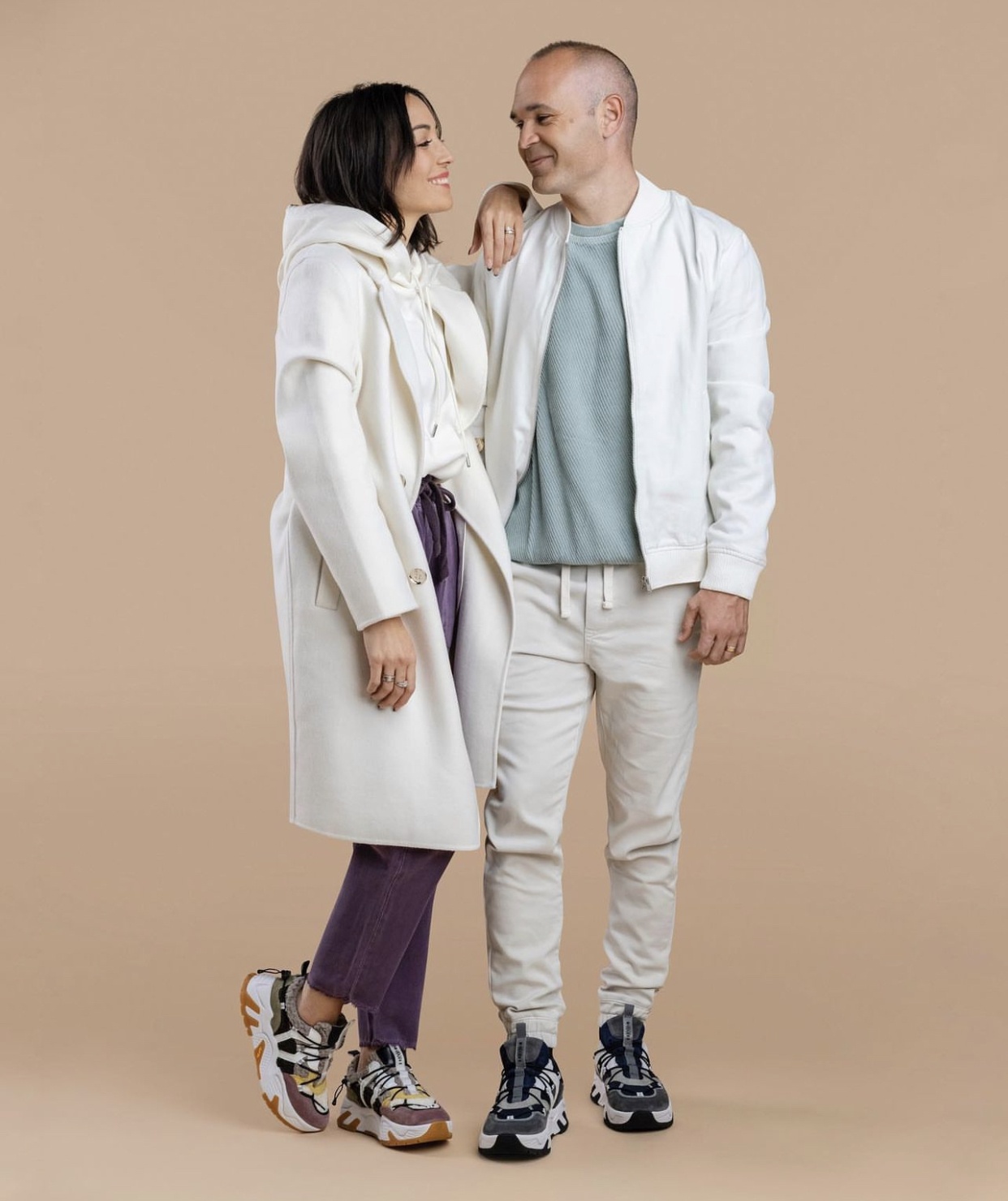 Vo Andres Iniesta mang thai anh 2