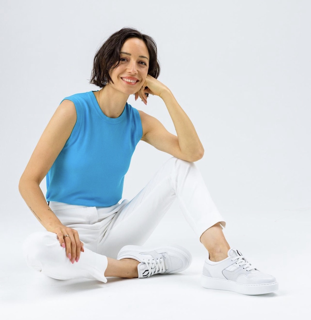 Vo Andres Iniesta mang thai anh 6