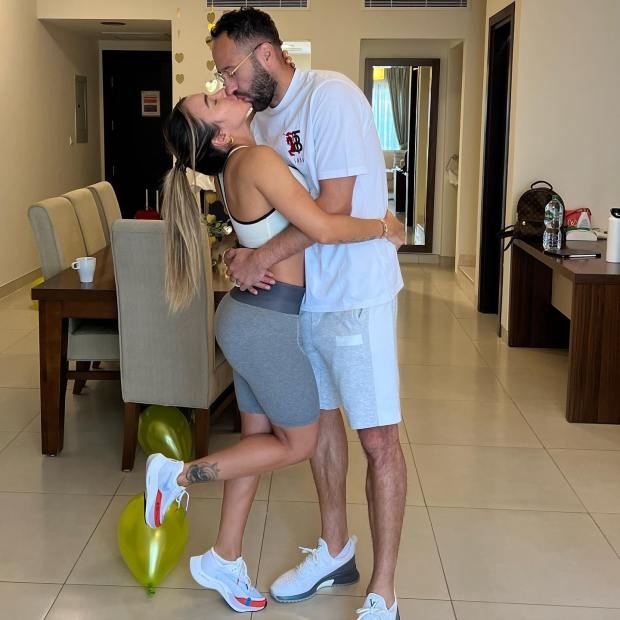 Ban gai Ronaldo anh 1