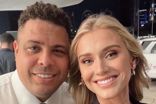 Nhung chuyen tinh hon 10 tuoi cua lang bong da hinh anh