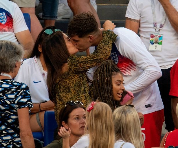 Ban gai John Stones anh 4