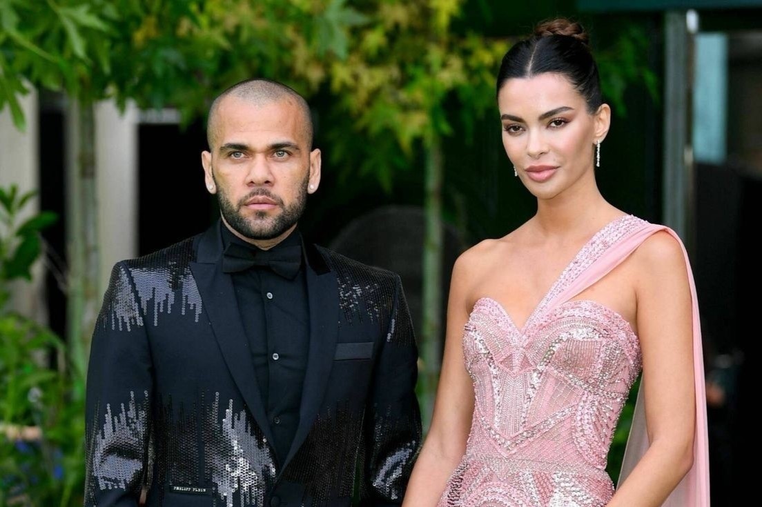 Vo Dani Alves tuyen bo se dong hanh voi chong hinh anh