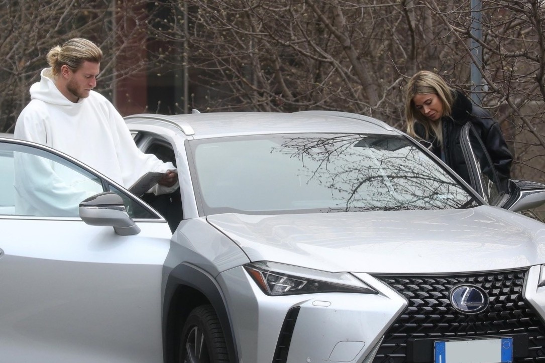 Loris Karius tan huong ngay nghi o Milan cung Diletta Leotta hinh anh