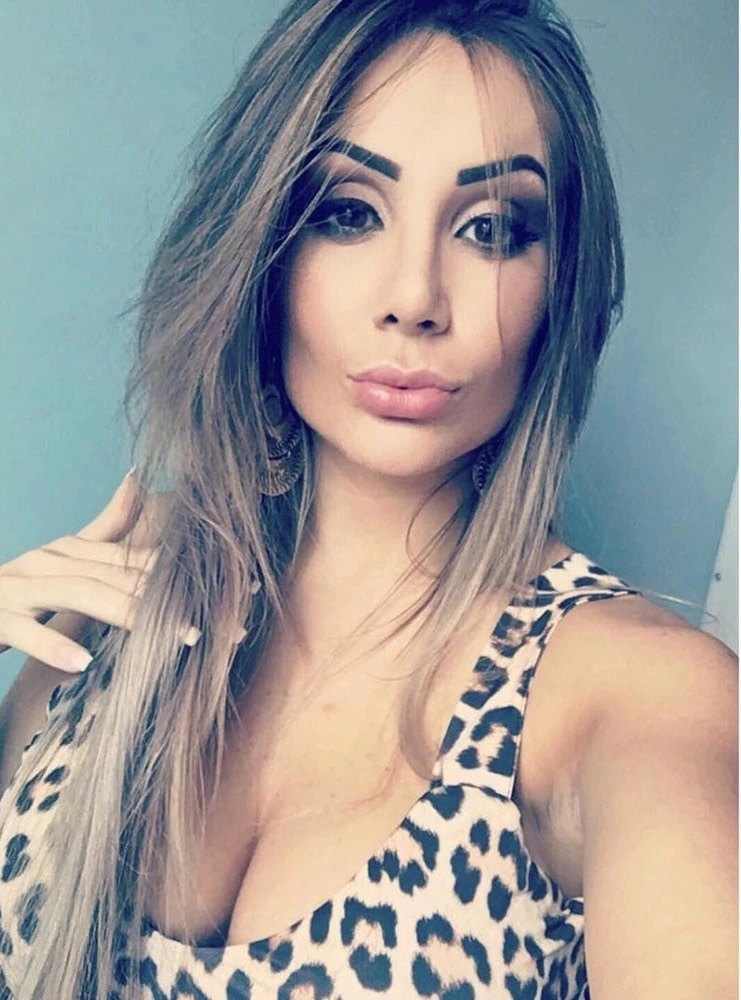 WAGs Liverpool va Real Madrid anh 6